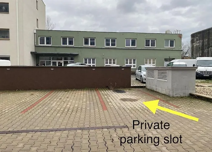 Self Check In With Parking Included Διαμέρισμα Μπρατισλάβα