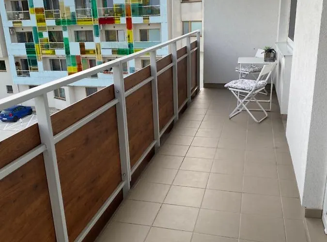 Self Check In With Parking Included *