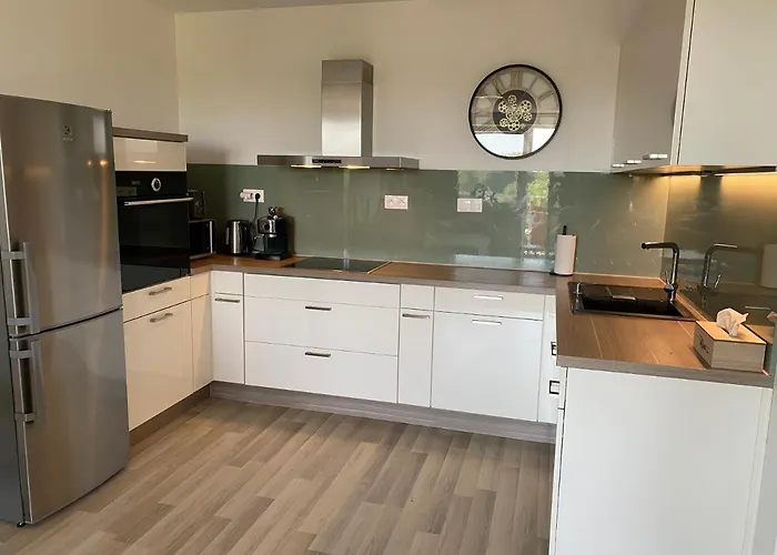 Self Check In With Parking Included Appartement Bratislava